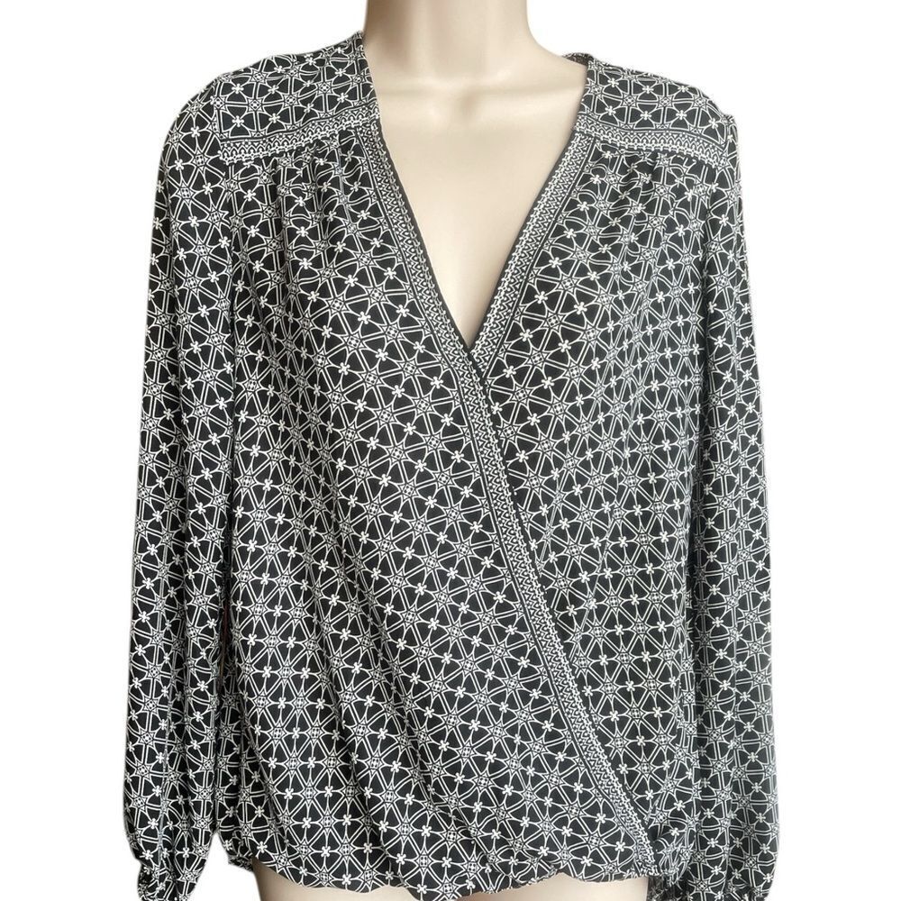 Max Studio Black and White Geometric Blouse elastic waist sleeve sheer fabric Sm